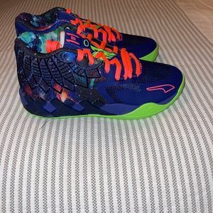 MB1 JR Galaxy Lamelo size 6.5y